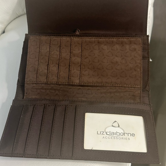 NWT Liz Claiborne Wallet - Picture 2 of 6